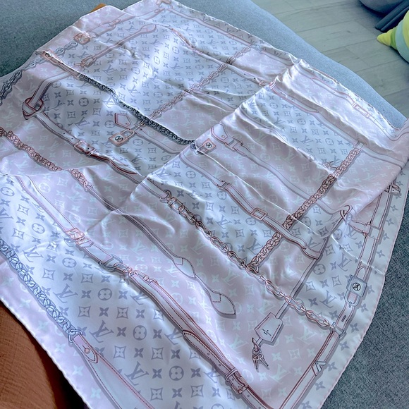 Louis Vuitton limited edition Confidential Square Scarf. - Picture 3 of 3